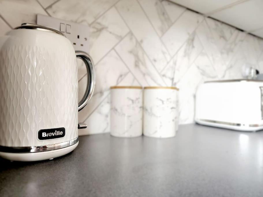 Quirky, Family Home In Glasgow Cardonald エクステリア 写真