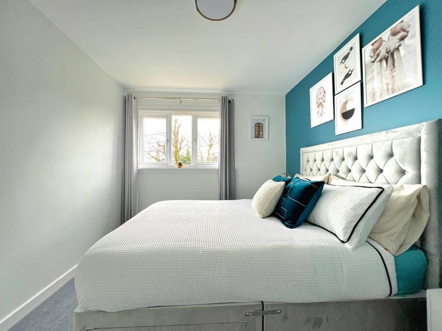 Quirky, Family Home In Glasgow Cardonald エクステリア 写真