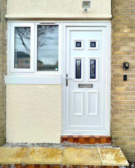 Quirky, Family Home In Glasgow Cardonald エクステリア 写真