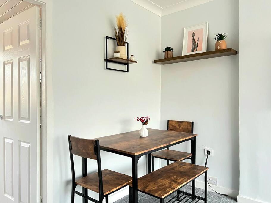 Quirky, Family Home In Glasgow Cardonald エクステリア 写真