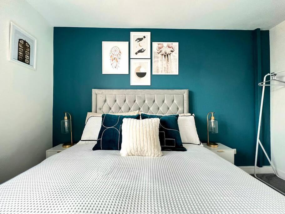 Quirky, Family Home In Glasgow Cardonald エクステリア 写真