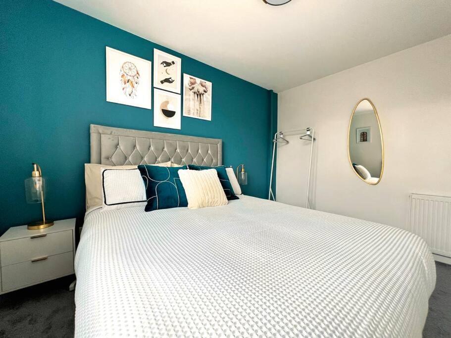Quirky, Family Home In Glasgow Cardonald エクステリア 写真