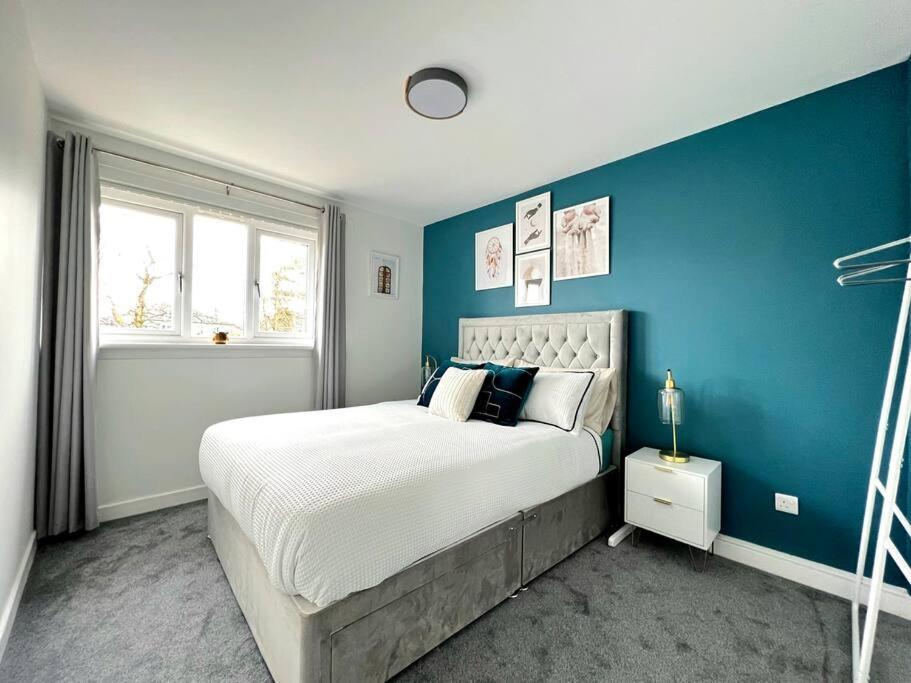 Quirky, Family Home In Glasgow Cardonald エクステリア 写真