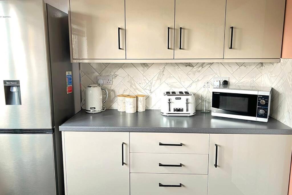 Quirky, Family Home In Glasgow Cardonald エクステリア 写真